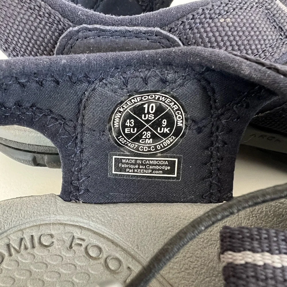 KEEN Men's Clearwater CNX Sandal in Navy Blue and Light Gray, size 10 / 43